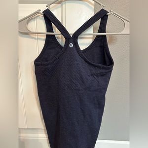 Lululemon tank with shelf bra